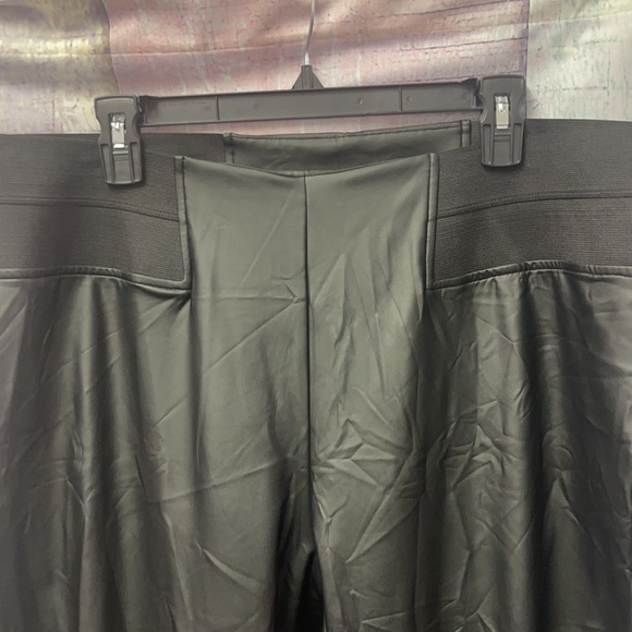 Brand new Woman’s Simply Vera Vera Wang pants - Picture 7 of 13